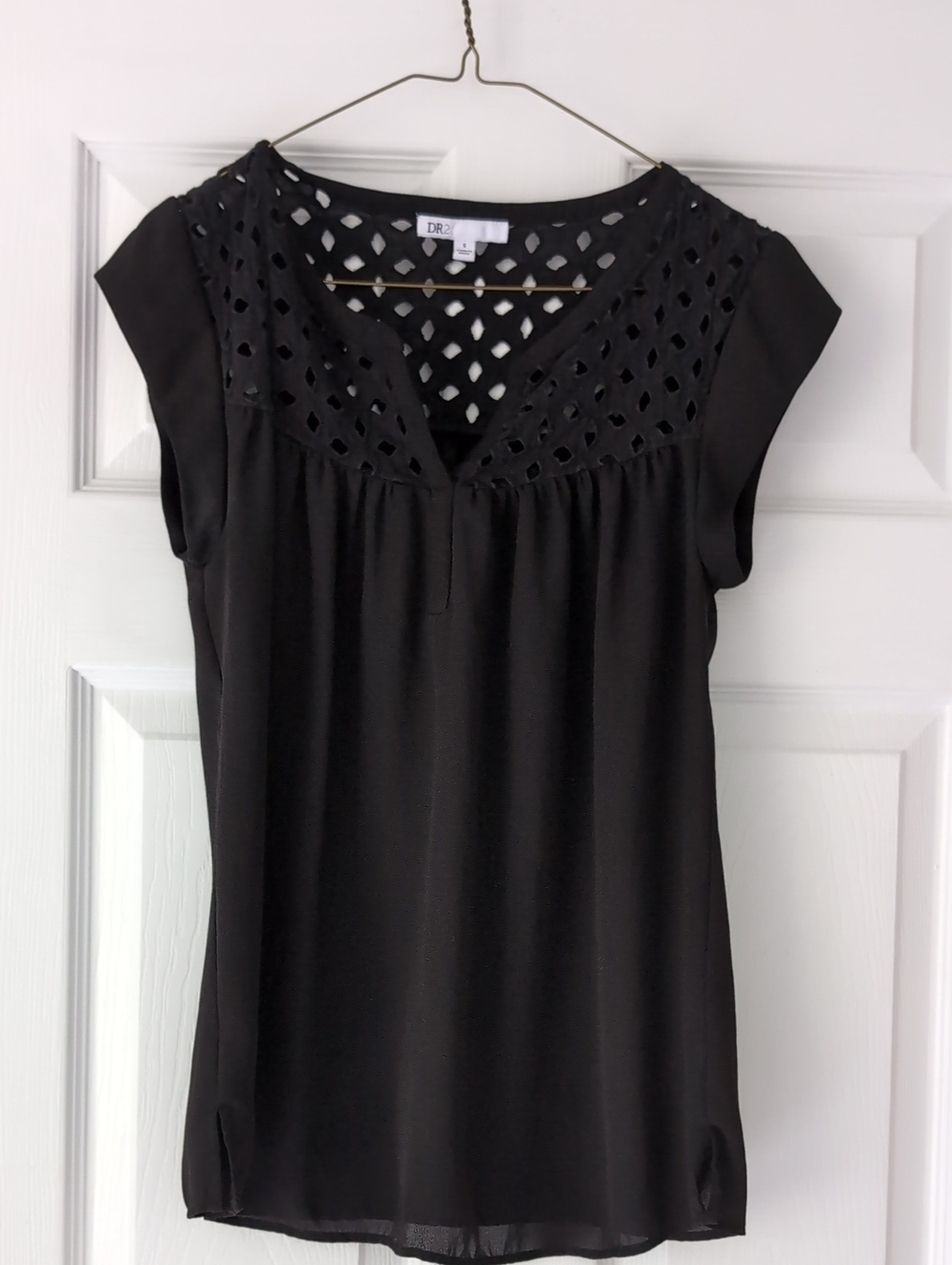 DR2 Black Lattice Yoke V-Neck Cap Sleeve Top